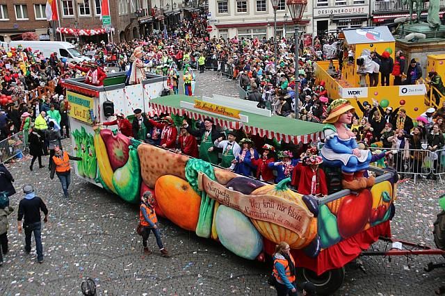 Report-D hat uns auf dem Marktplatz fotografiert