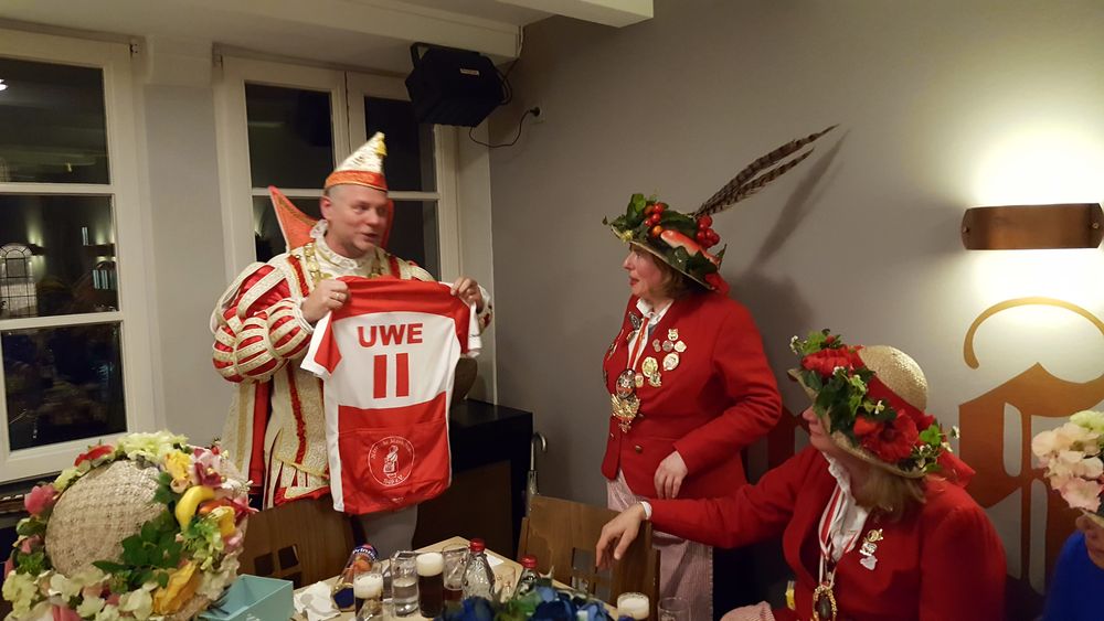 Rasender Radler Uwe II im Marktfrauen-Trikot