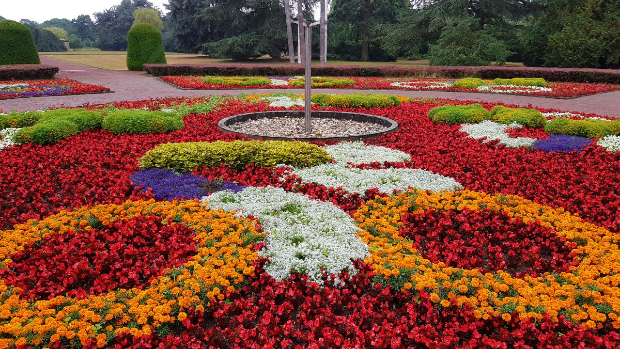 Wunderbare Blumenpracht im Nordpark, wo der Start der Tour war