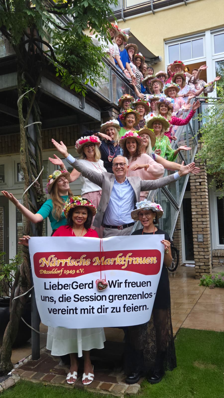 Die Närrischen Marktfrauen mit ihrem Sellerieprinz Gerd in spe
